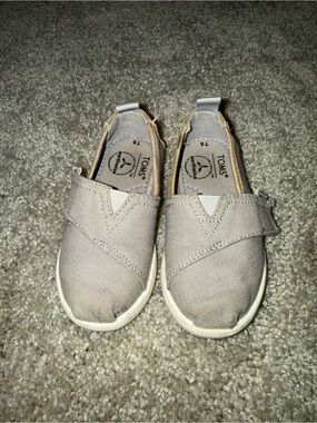TOMS Kids Light Beige Canvas Slip-On Sneakers